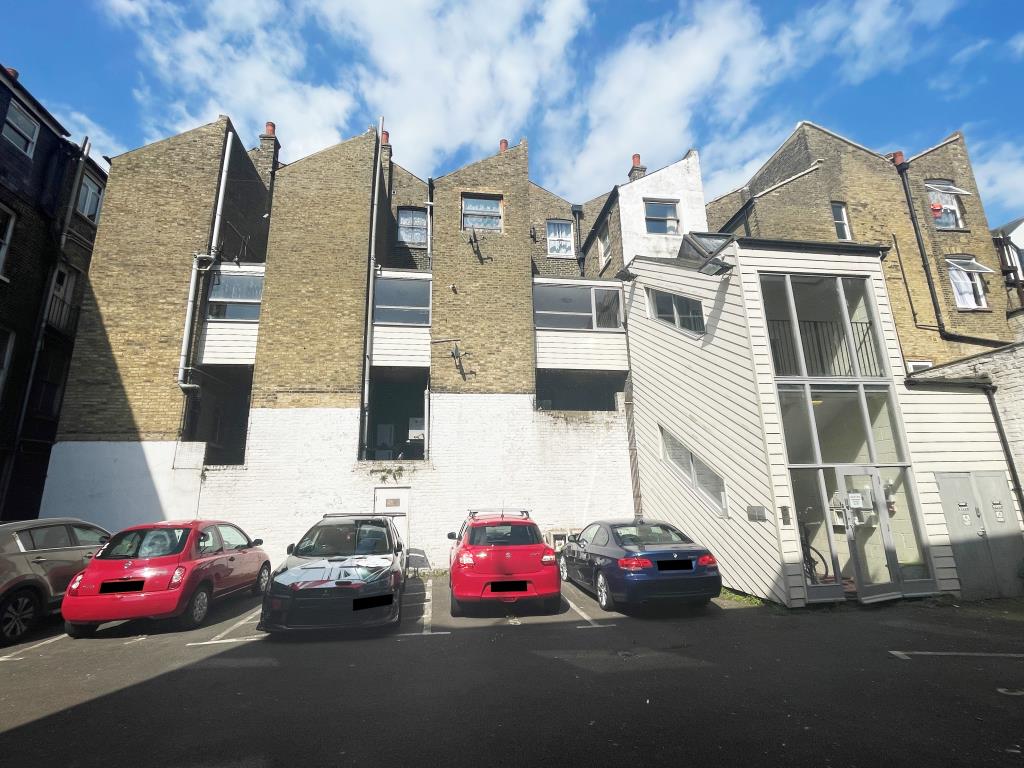 Lot: 147 - TOWN CENTRE TWO-BEDROOM FLAT -
